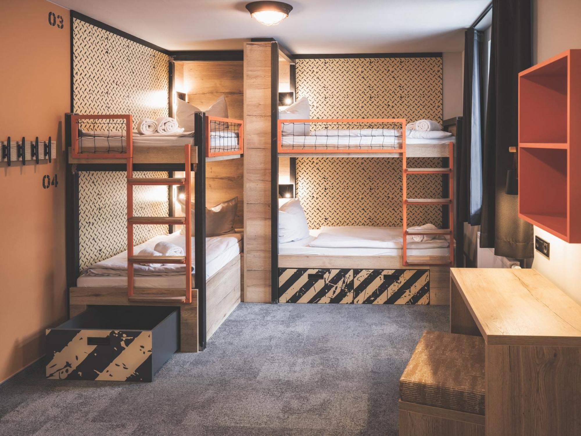Vierbettzimmer mit eigenem Bad
